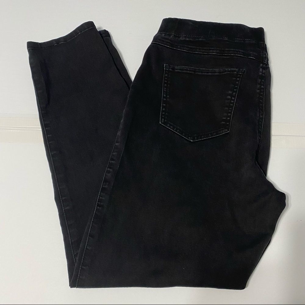 Womens Black denim jeans Pull on pants by Hannah Size Large